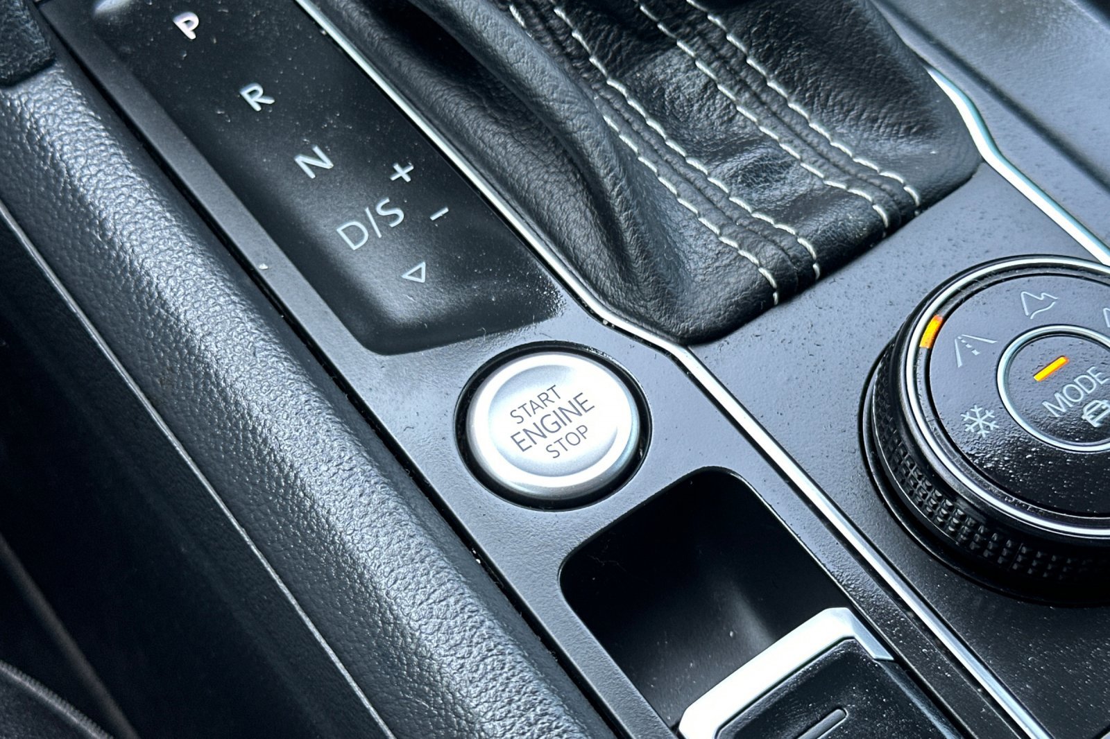 Used 2021 Volkswagen Atlas SE image 23