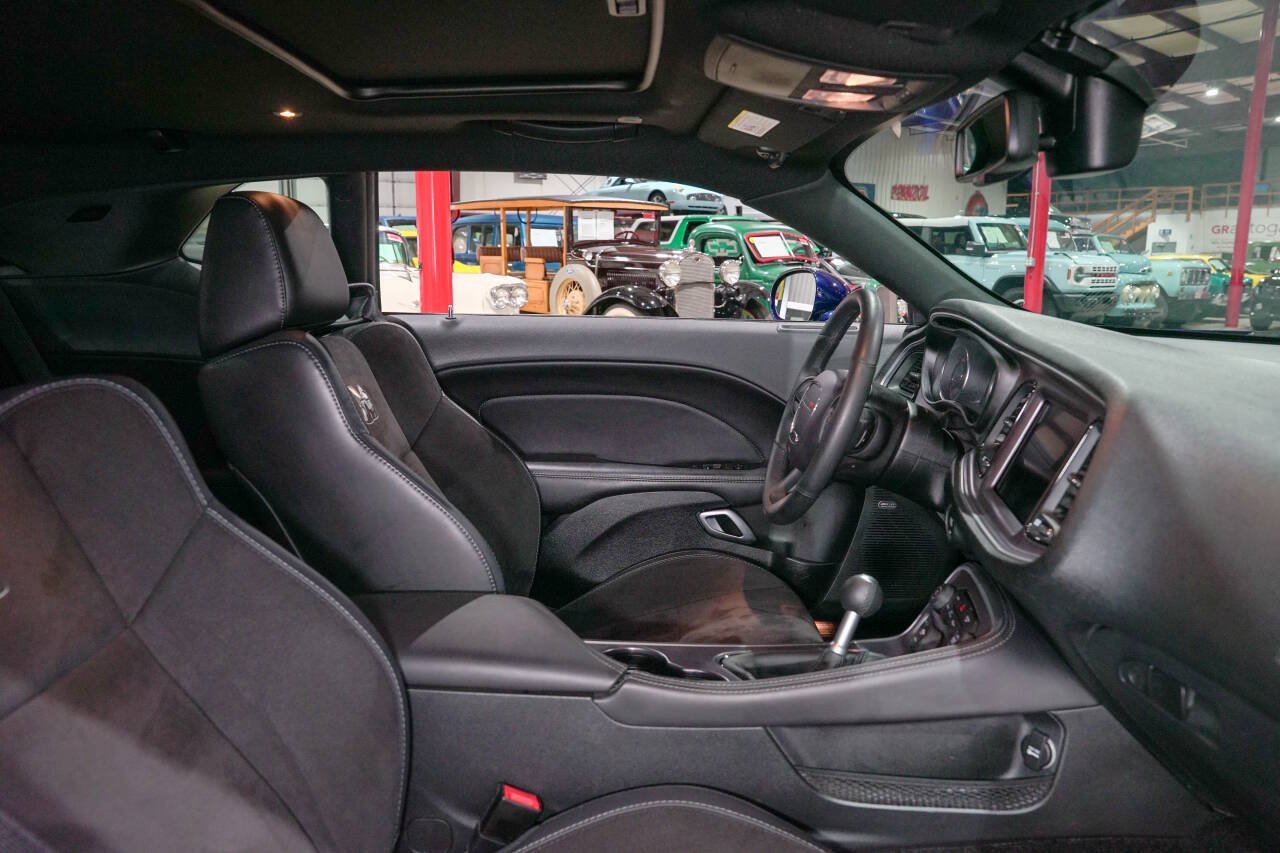 Used 2017 Dodge Challenger R/T Scat Pack RWD image 37