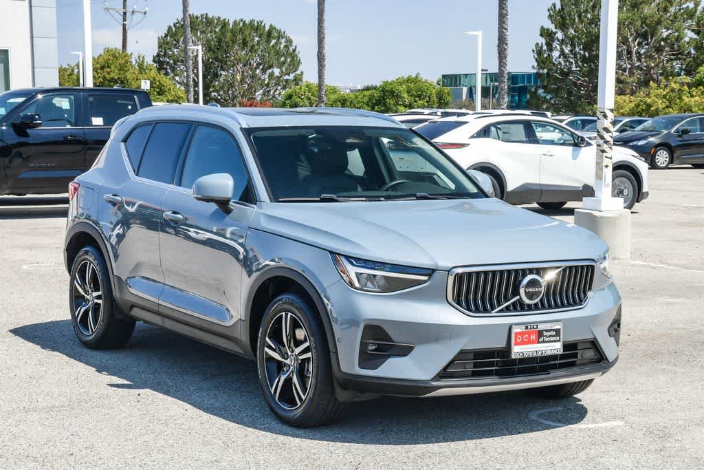 Used 2023 Volvo XC40 B5 Plus AWD/4WD video 3