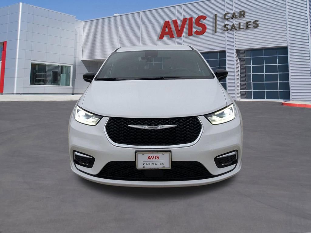 Used 2025 Chrysler Pacifica Select image 2