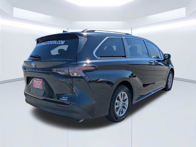Used 2023 Toyota Sienna XLE FWD image 4
