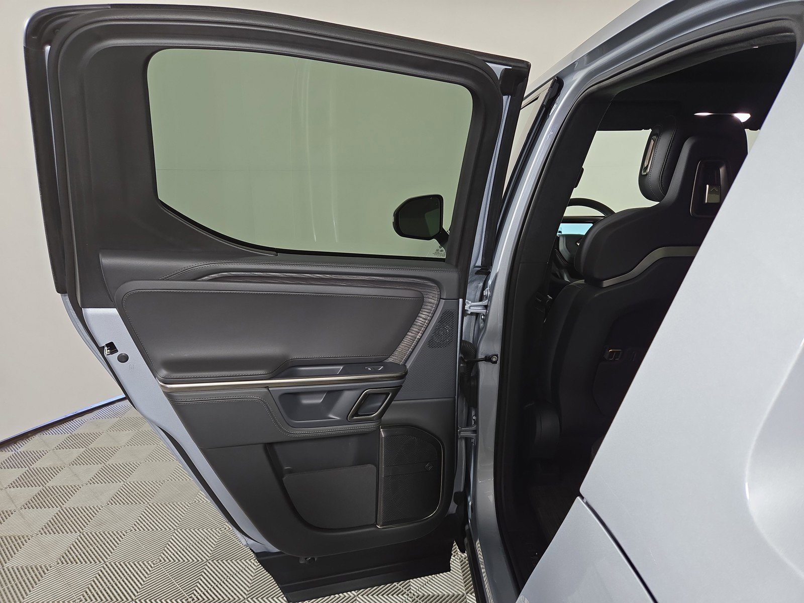 Used 2023 Rivian R1T Adventure AWD/4WD image 17