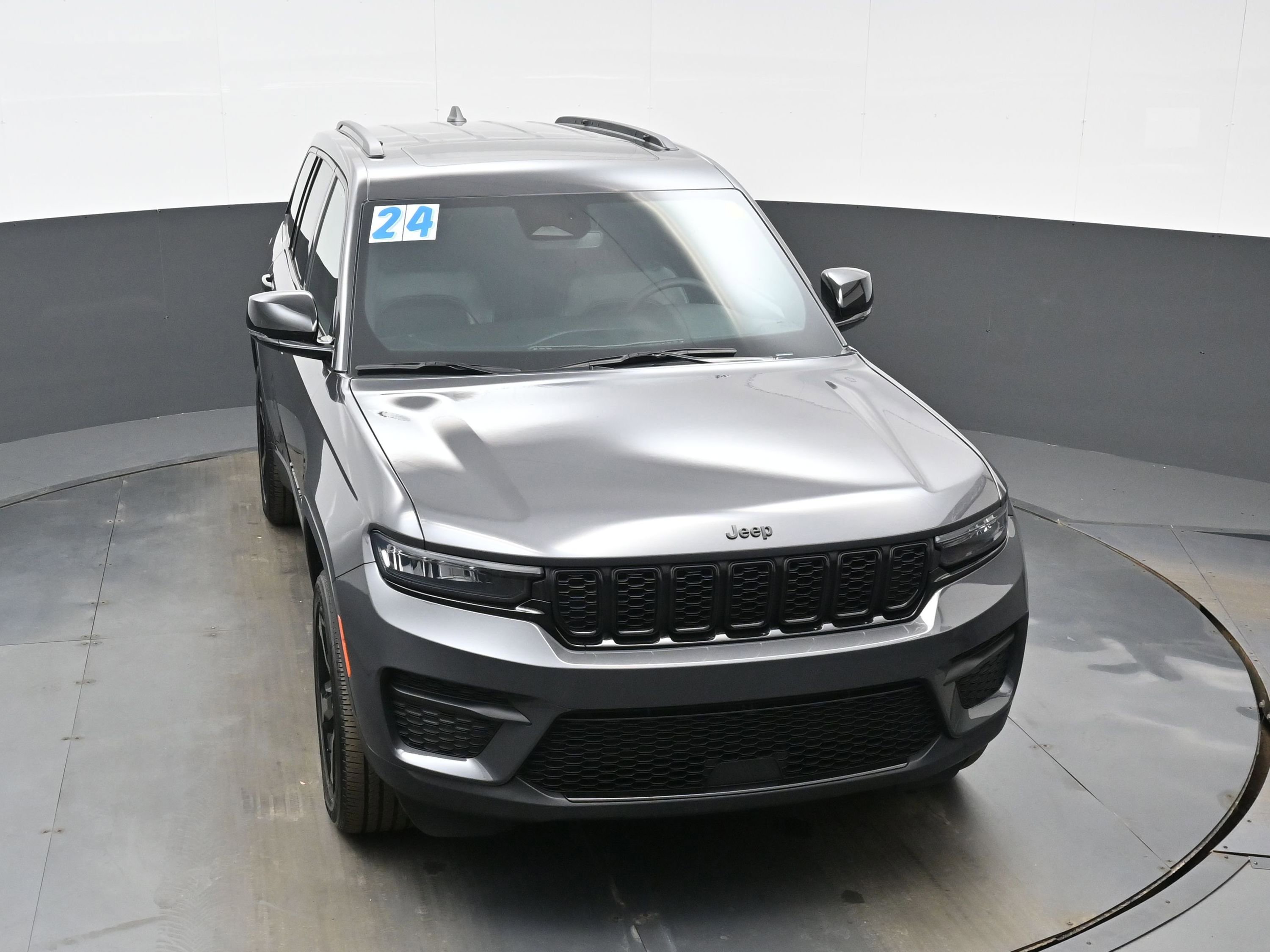 Used 2024 Jeep Grand Cherokee Altitude image 39