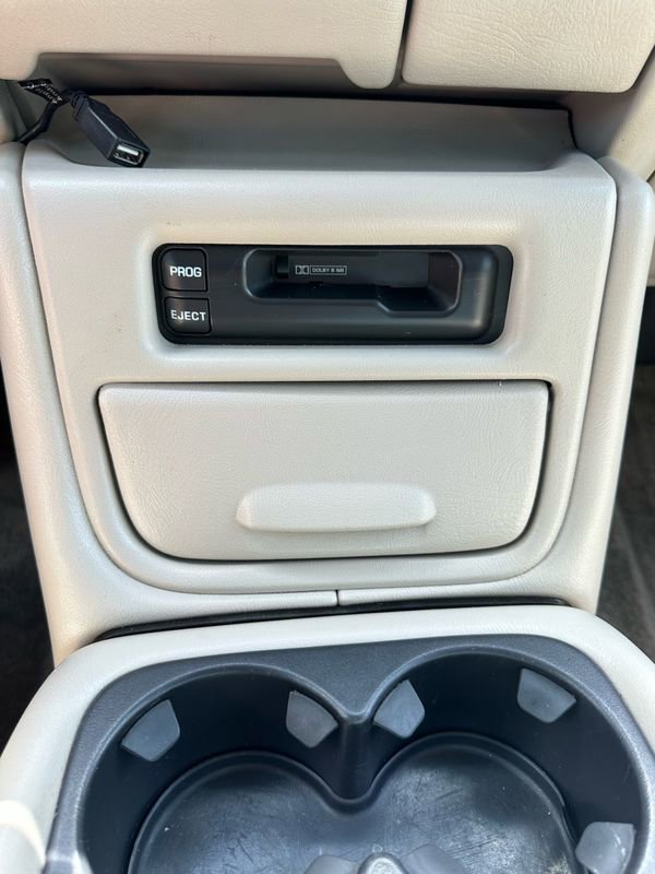 Used 2001 Chevrolet Suburban 2500 LT w/ LT Preferred Equipment Group AWD/4WD image 19
