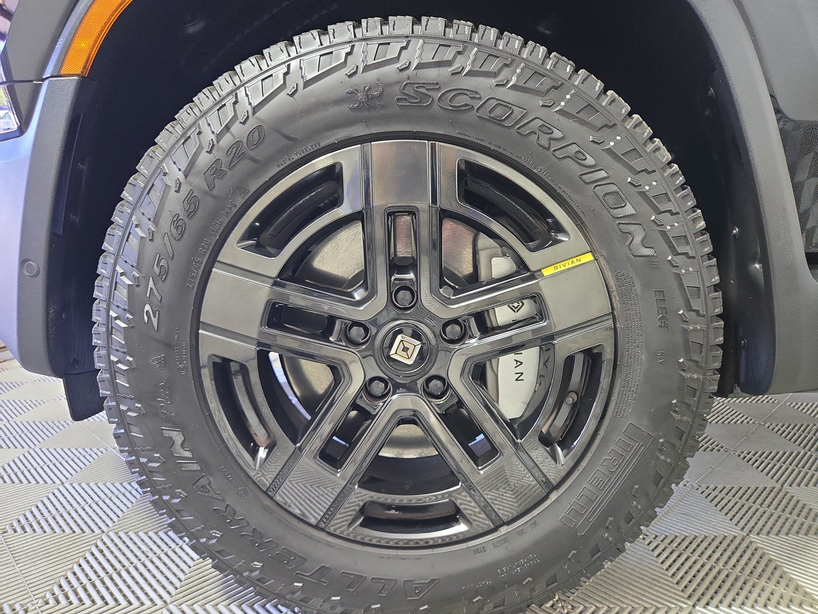 Used 2025 Rivian R1T Adventure AWD/4WD image 9