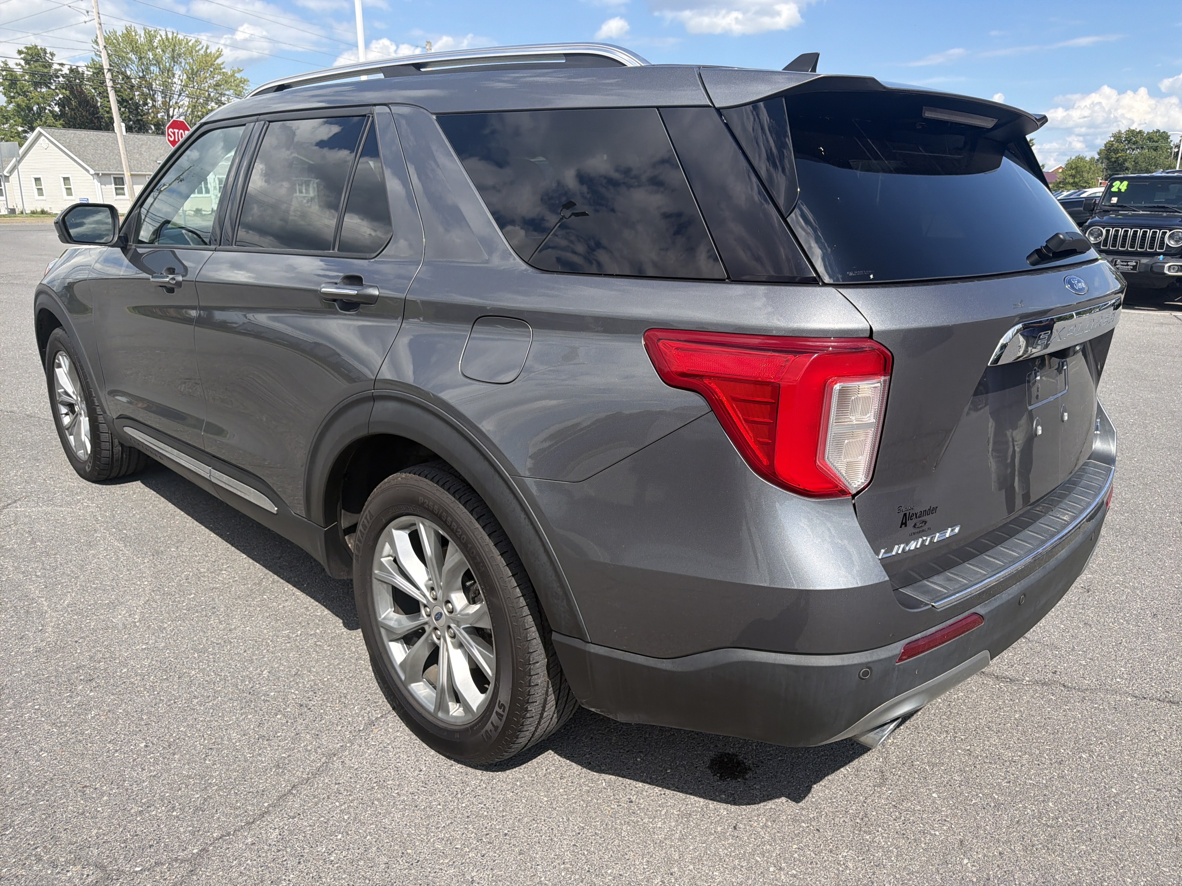 Used 2024 Ford Explorer Limited AWD/4WD image 6