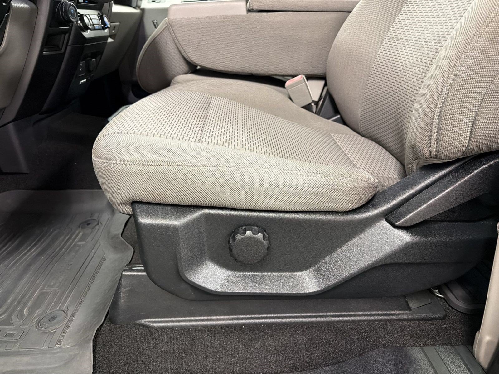 Used 2018 Ford F150 XLT w/ Trailer Tow Package RWD image 13