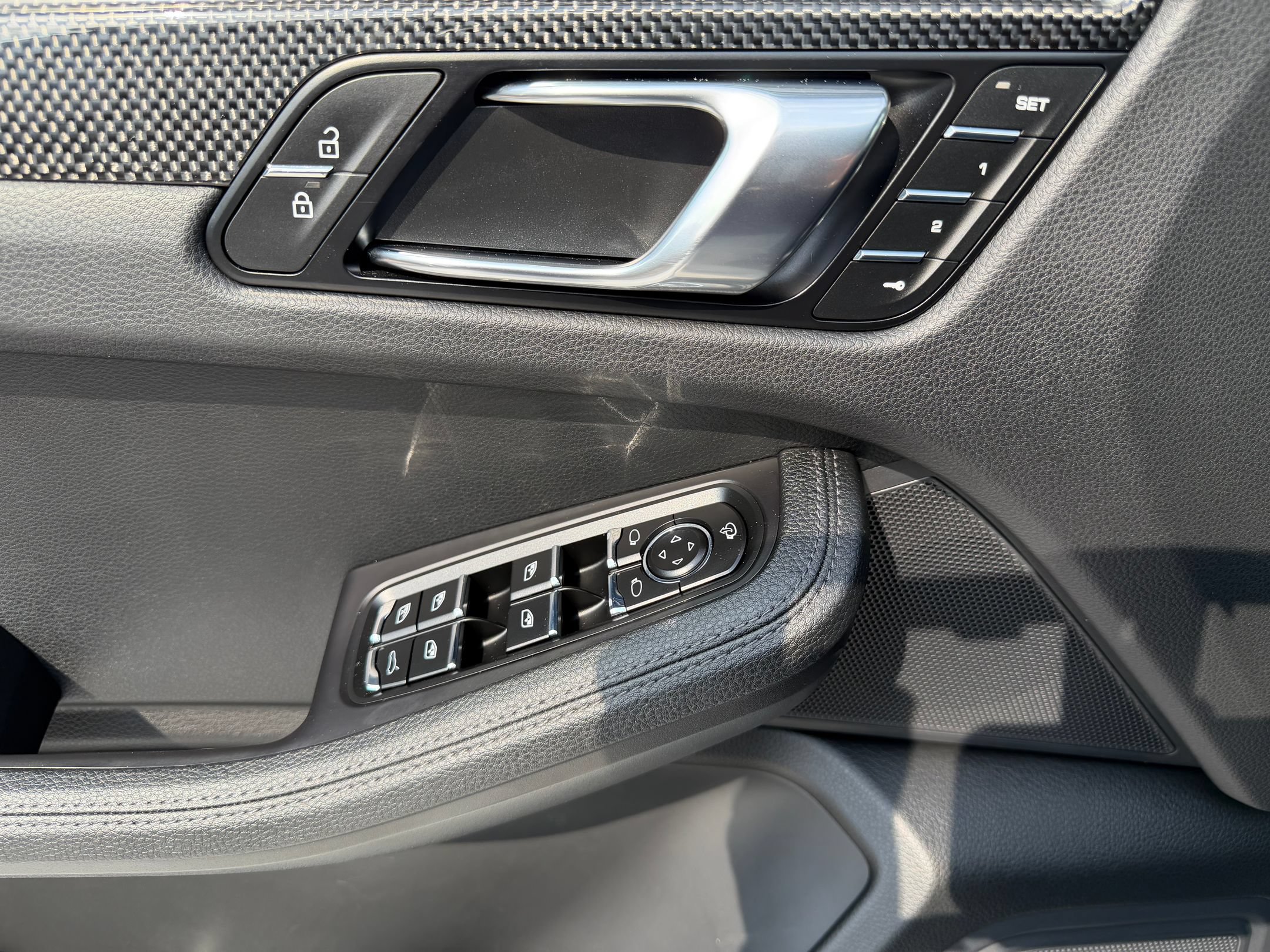Certified 2024 Porsche Macan S AWD/4WD image 28