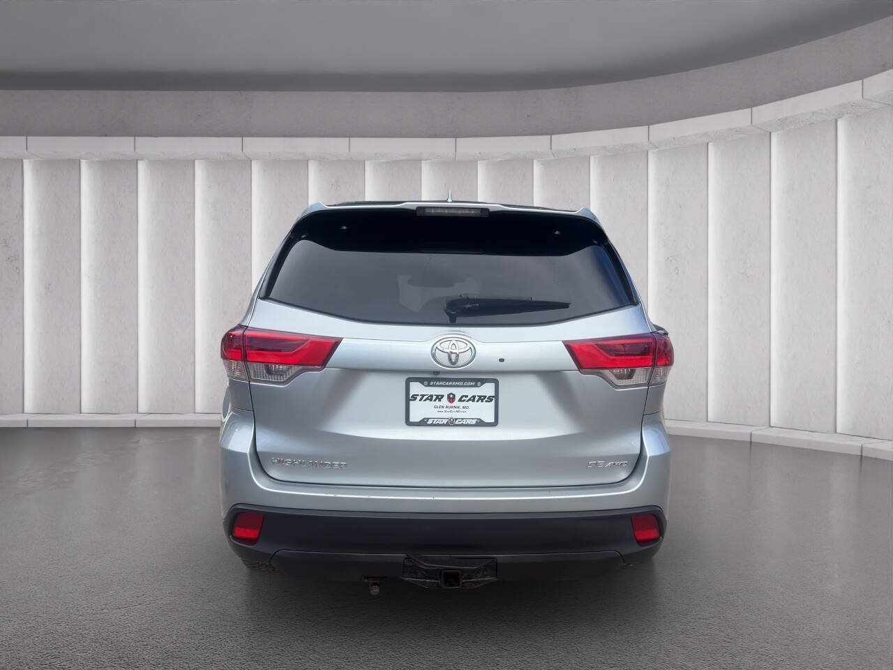 Used 2017 Toyota Highlander SE AWD/4WD image 4