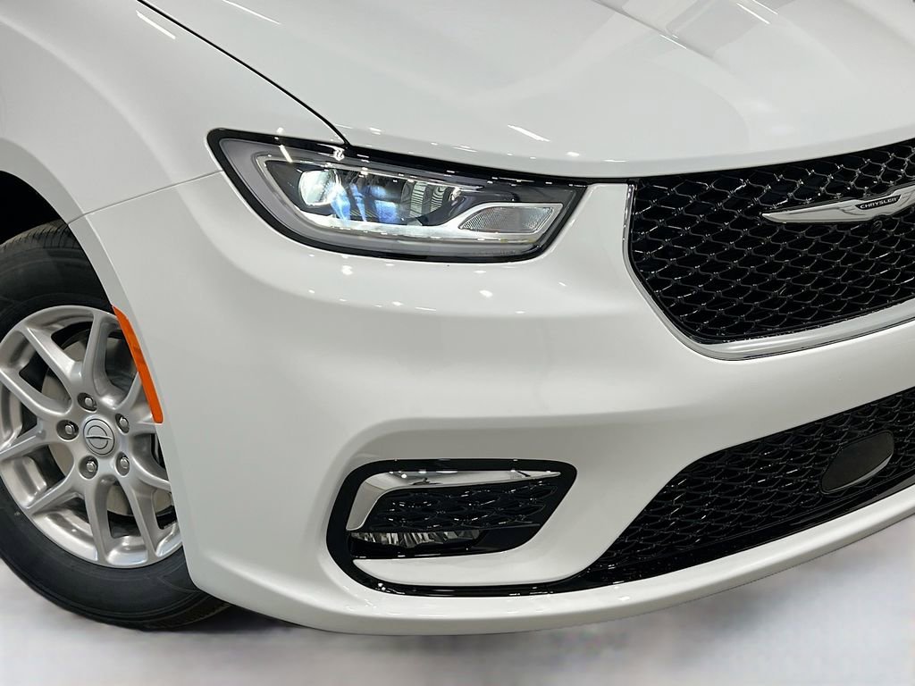 New 2026 Chrysler Pacifica Select image 40
