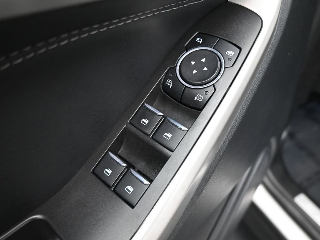 Used 2023 Ford Explorer Limited image 3