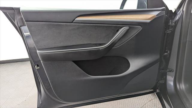 Used 2025 Tesla Model Y Long Range RWD image 12