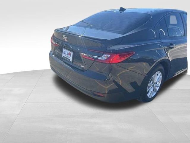Used 2025 Toyota Camry LE image 8