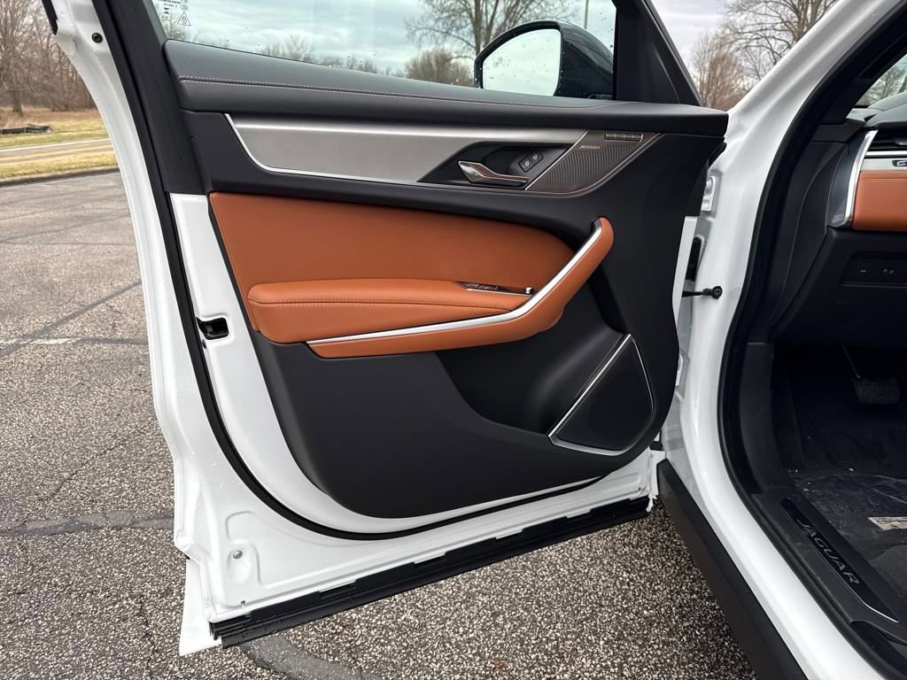 Used 2026 Jaguar F-PACE R-Dynamic S image 11