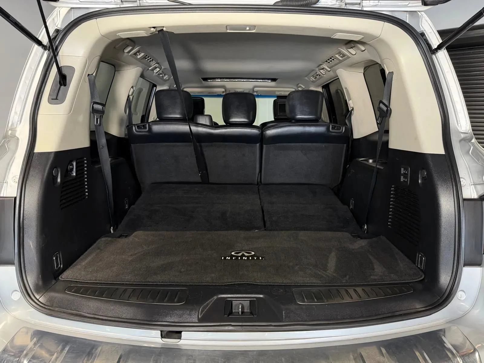 Used 2015 INFINITI QX80 2WD w/ Deluxe Technology Package image 14