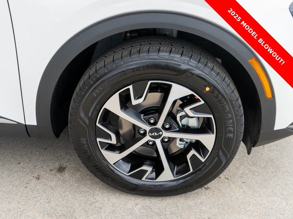 Used 2025 Kia Sportage EX image 31