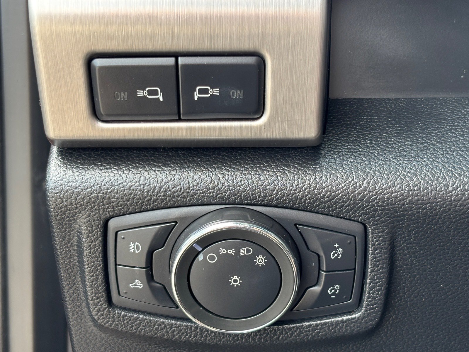 Used 2015 Ford F150 Platinum w/ Equipment Group 701A Luxury AWD/4WD image 26