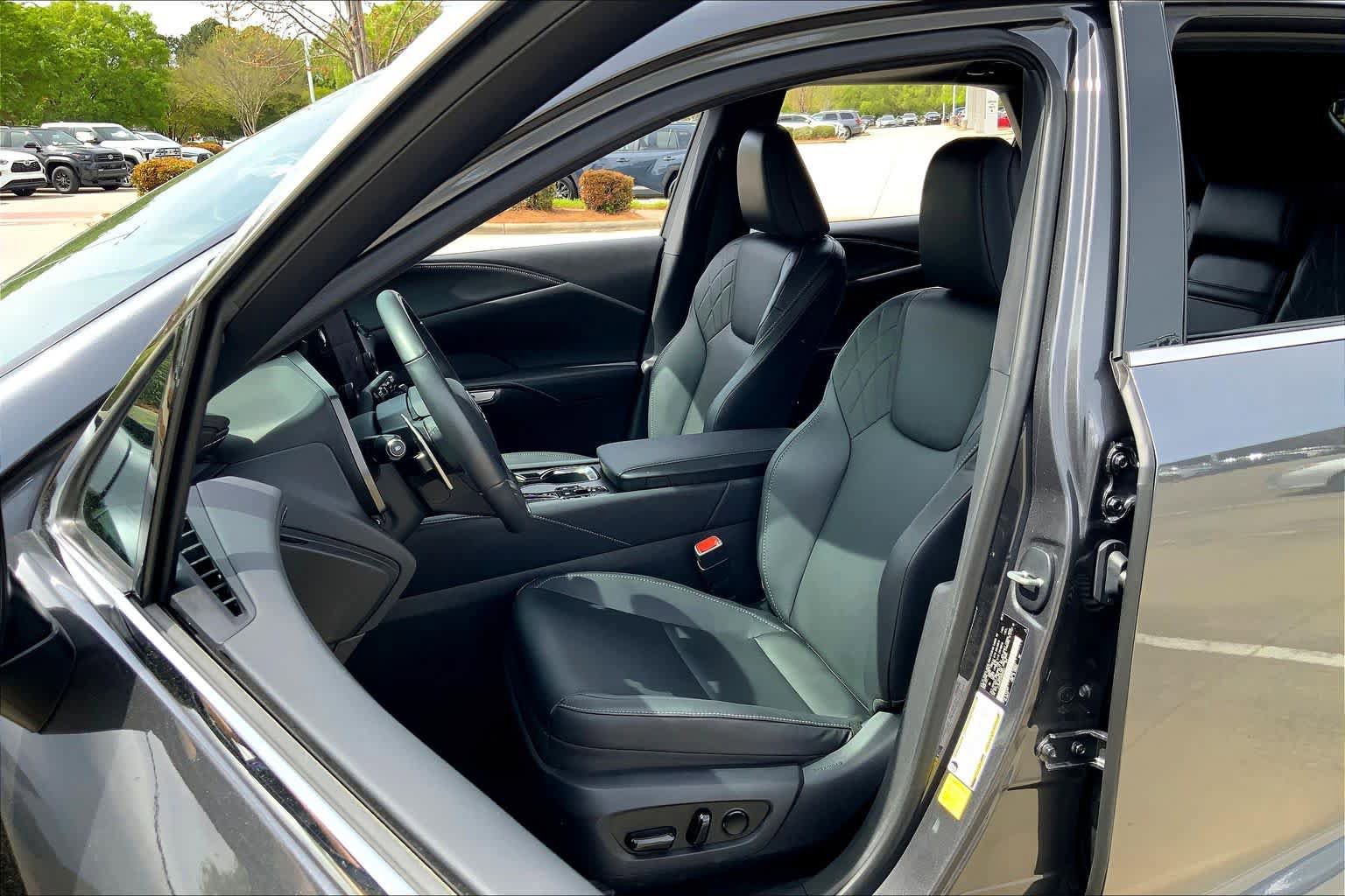 Used 2024 Lexus RX 350 Premium w/ Accessory Package (Z1) image 8