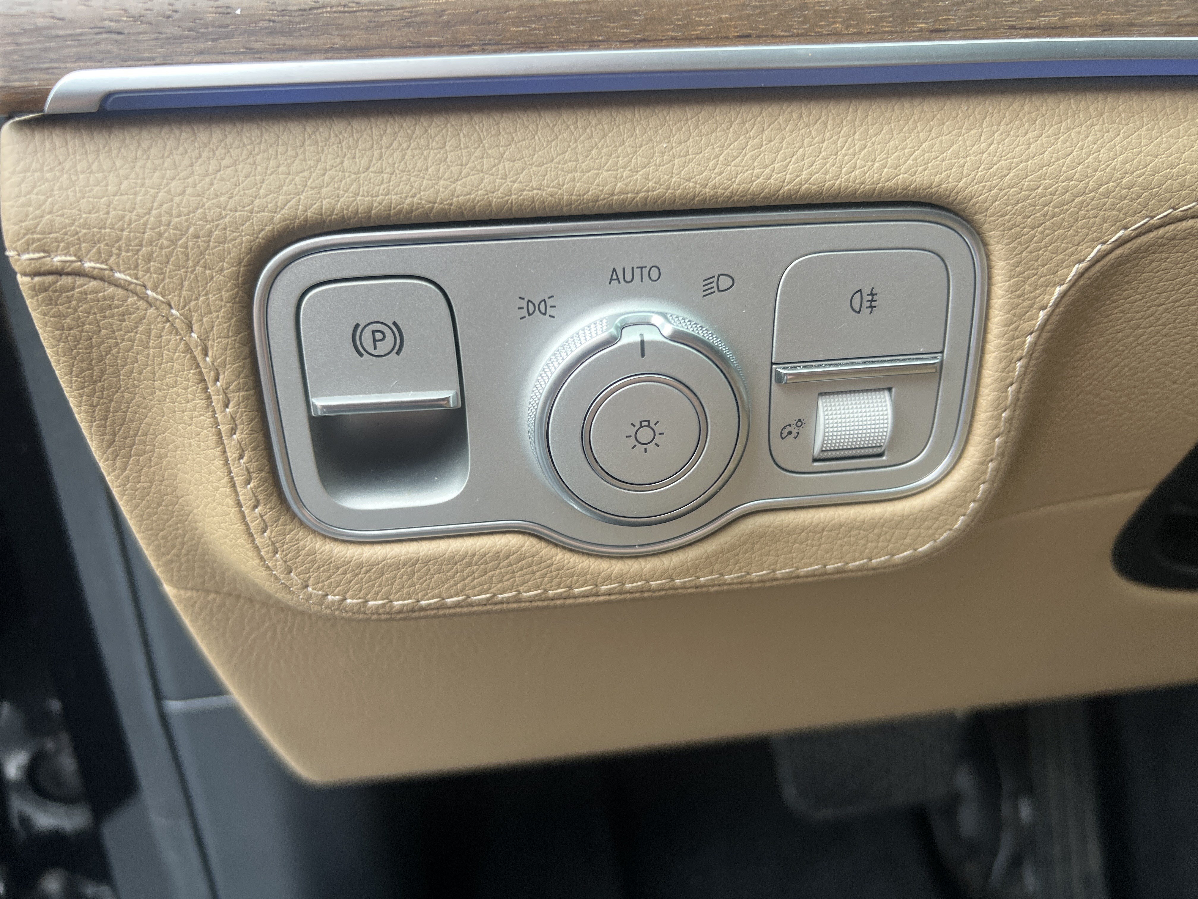 Certified 2024 Mercedes-Benz GLE 350 4MATIC w/ Driver Assistance Package image 17