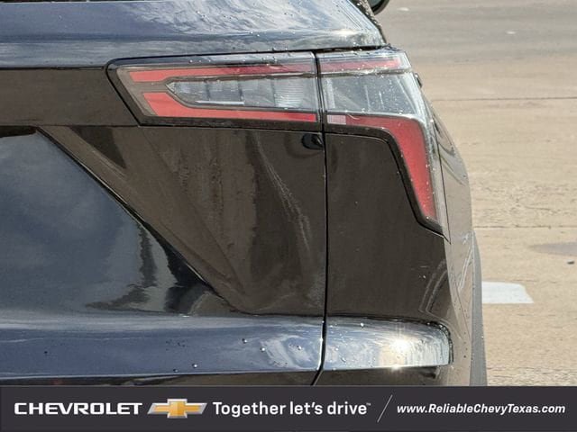 Used 2026 Chevrolet Equinox LT FWD image 9