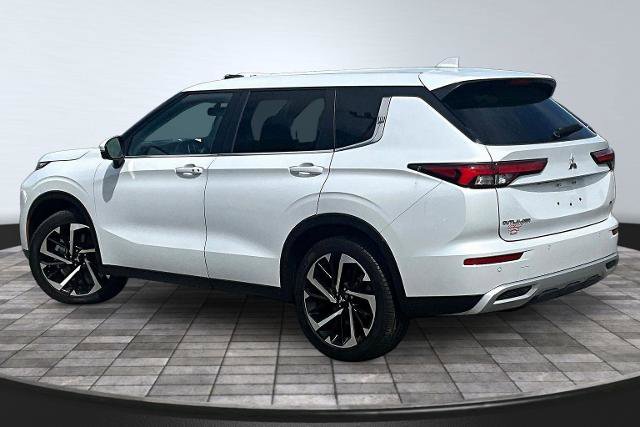 Used 2024 Mitsubishi Outlander AWD image 2