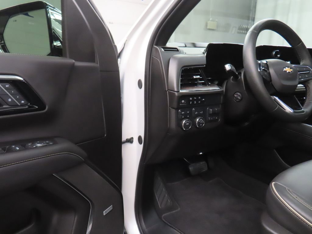 Used 2025 Chevrolet Tahoe Premier w/ Sun And Tow Package AWD/4WD image 59