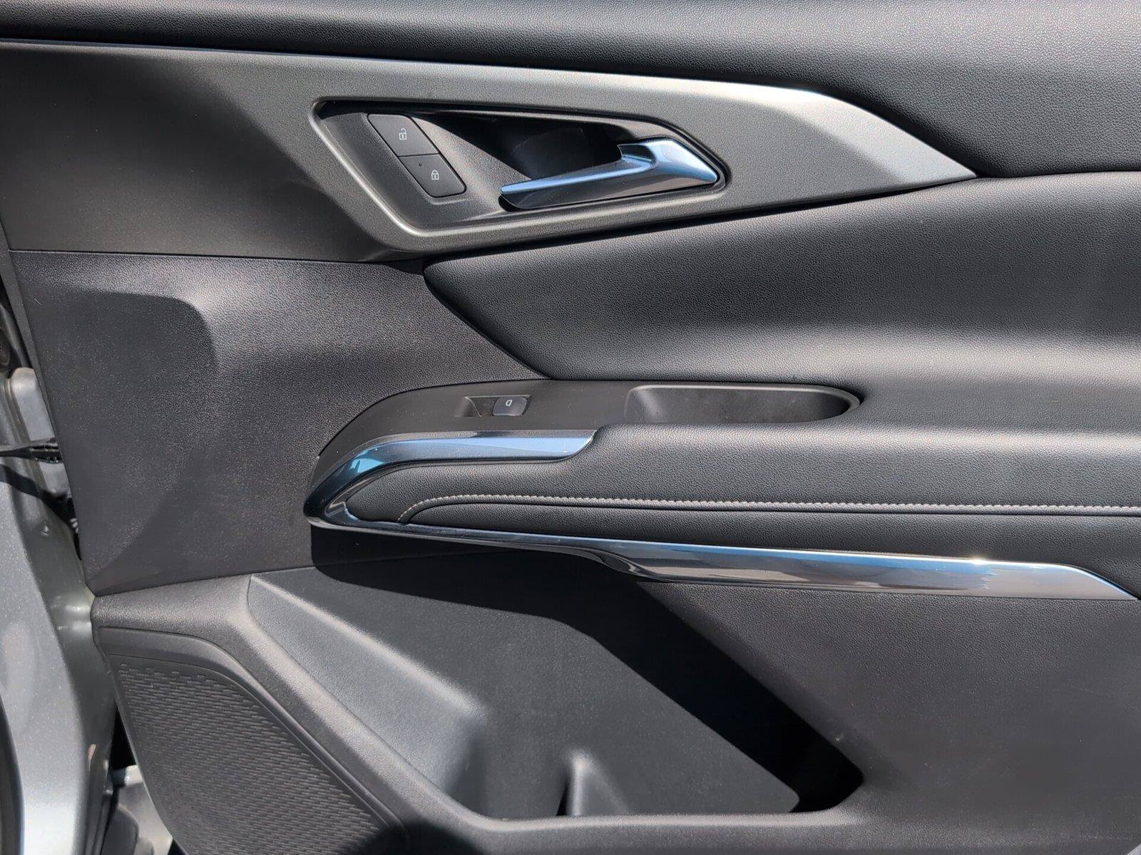 Certified 2025 Chevrolet Traverse LT FWD image 40
