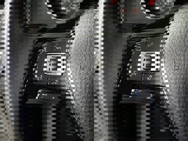 Used 2018 Volkswagen Golf SE image 19