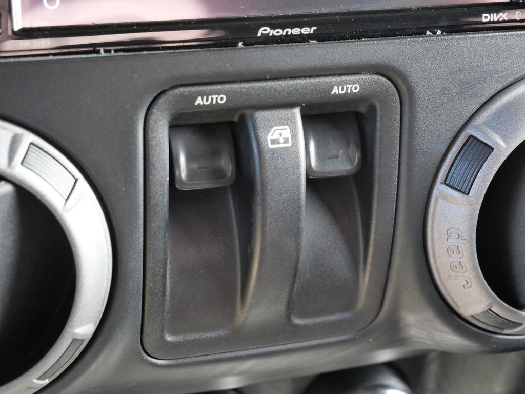 Used 2013 Jeep Wrangler Sport AWD/4WD image 32