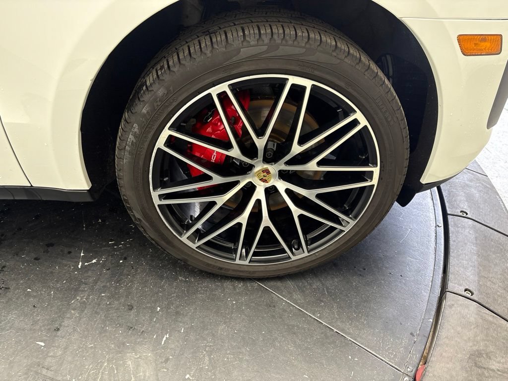 Certified 2023 Porsche Macan S AWD/4WD image 17