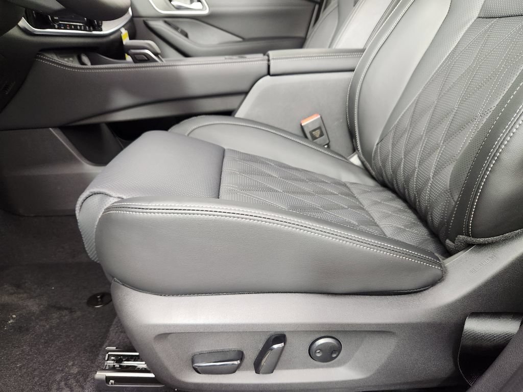 New 2026 Nissan Rogue Platinum w/ Platinum Premium Package AWD/4WD image 13