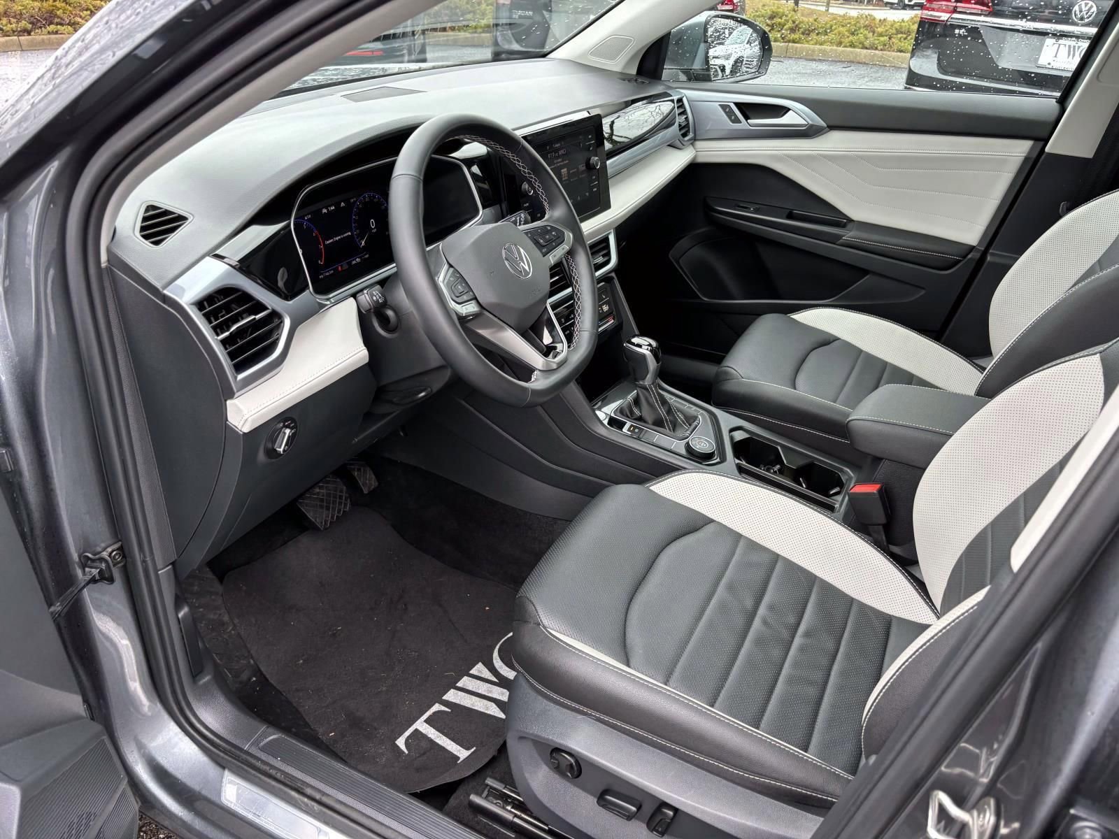 Used 2025 Volkswagen Taos SEL image 24