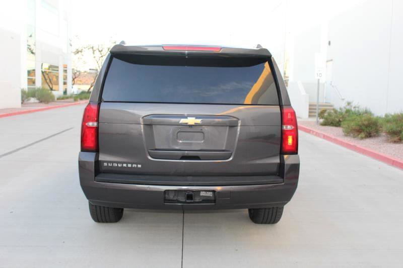 Used 2017 Chevrolet Suburban LT RWD image 6
