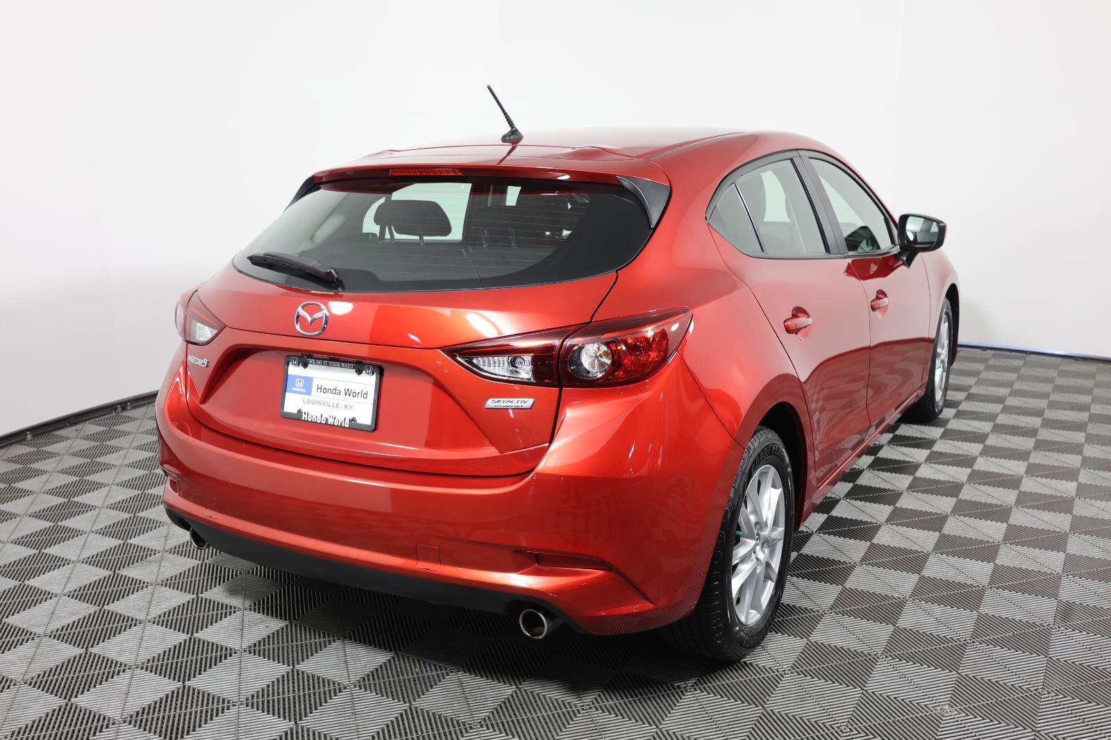 Used 2017 MAZDA MAZDA3 Sport FWD image 5