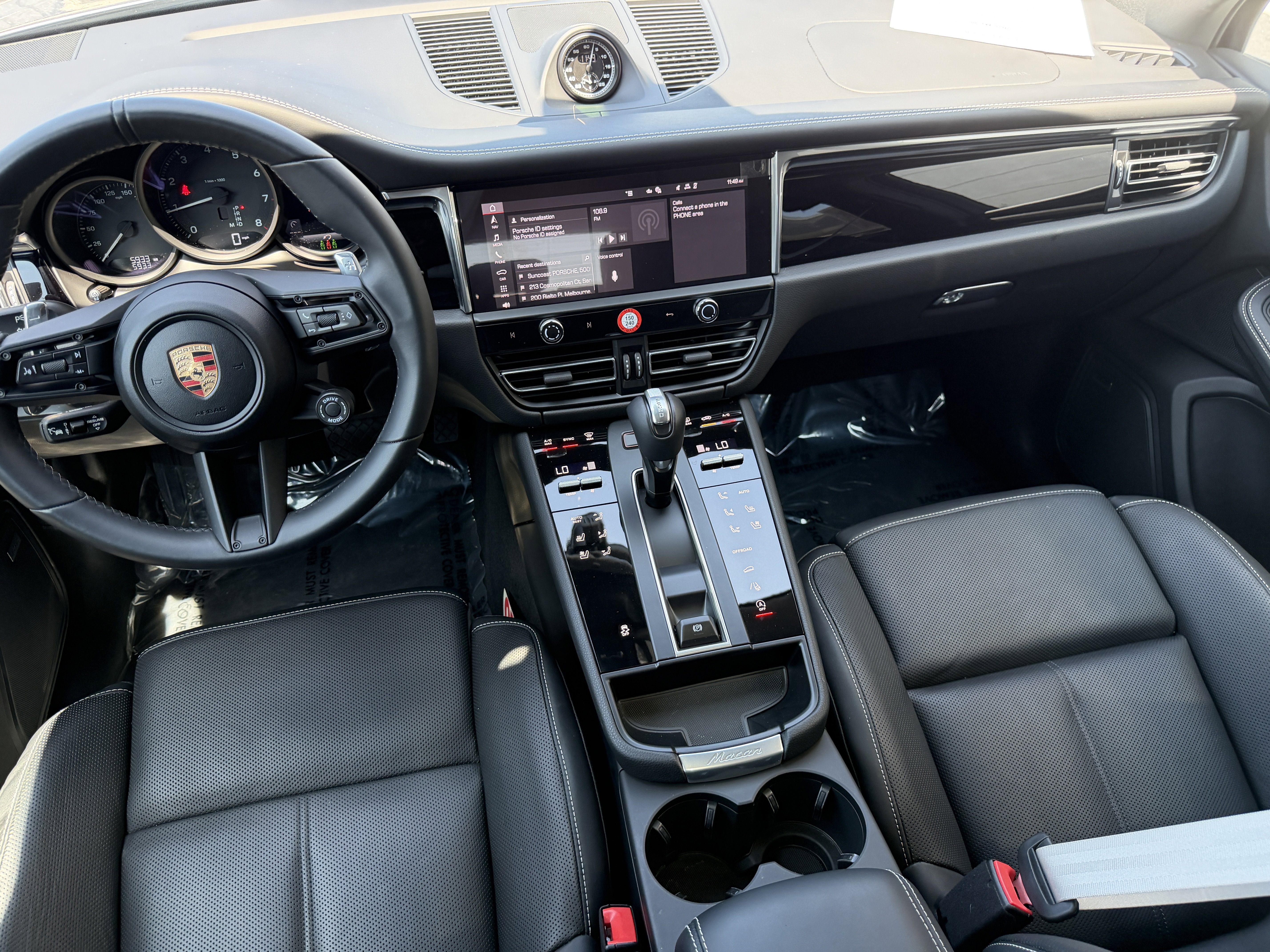 Certified 2025 Porsche Macan AWD/4WD image 17