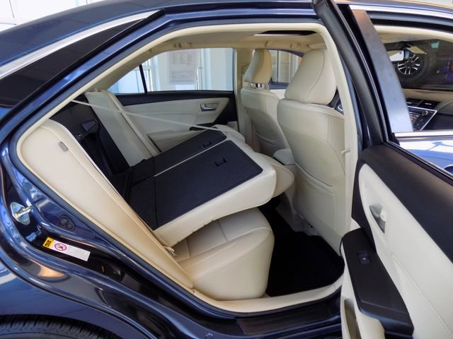 Used 2017 Toyota Camry XLE w/ Moonroof Package FWD image 30