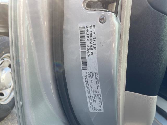 Used 2024 Chrysler Pacifica Touring-L image 33