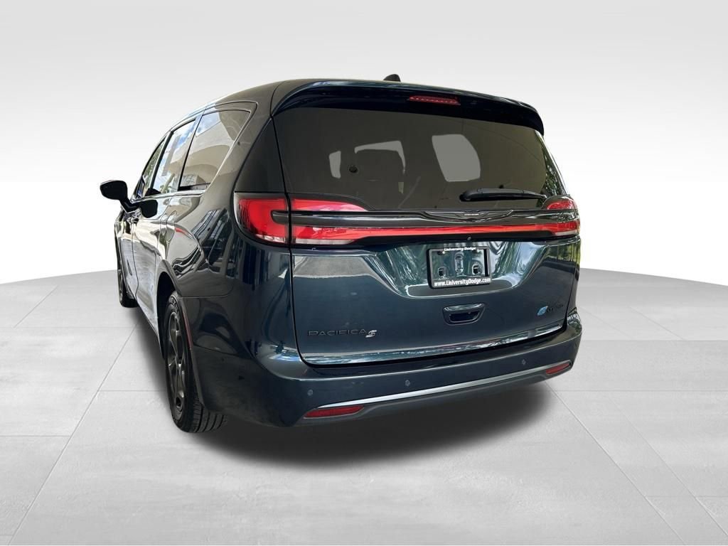 Used 2022 Chrysler Pacifica Limited w/ Uconnect Theater Family Group FWD image 4