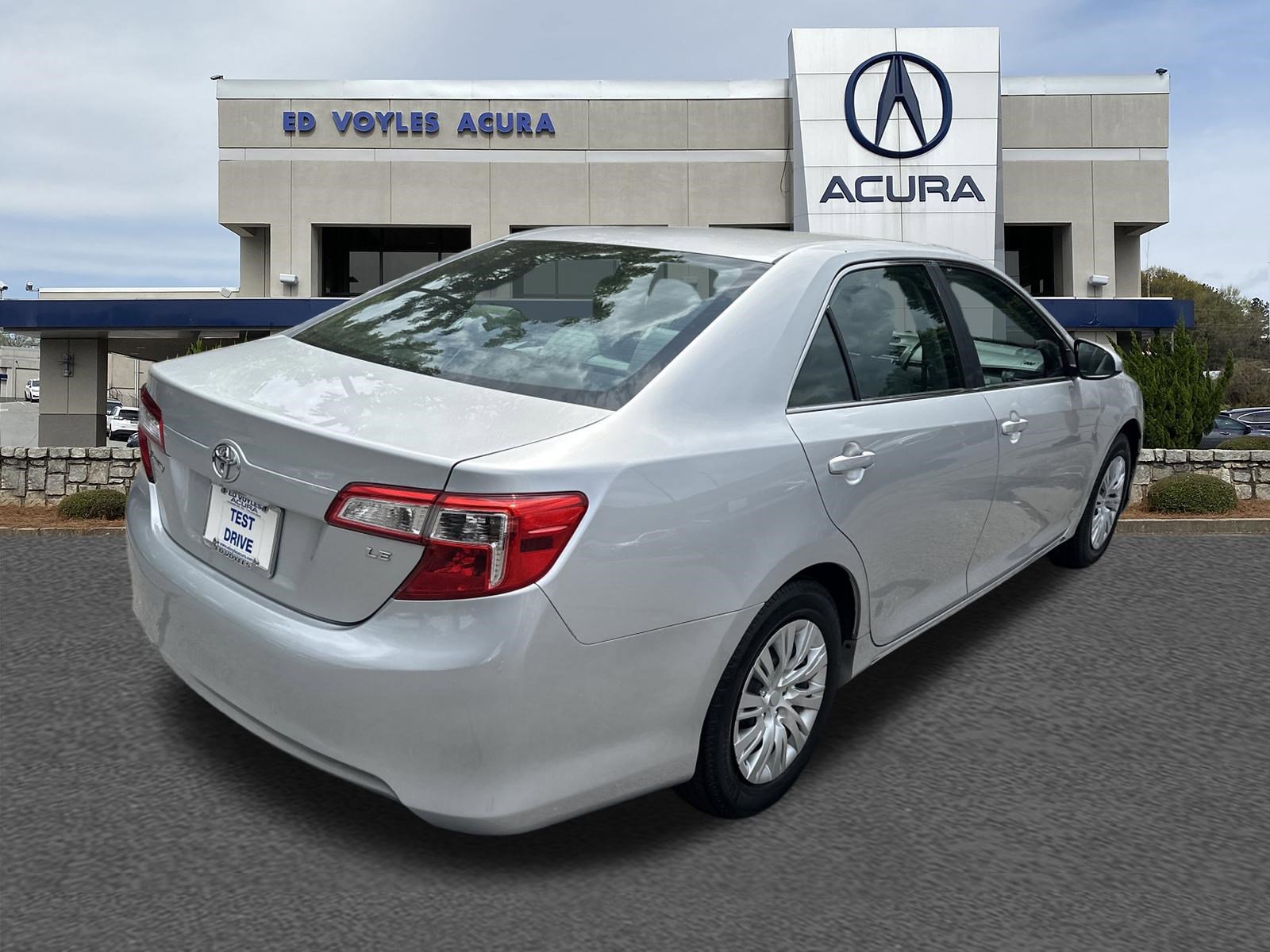 Used 2014 Toyota Camry LE FWD image 5