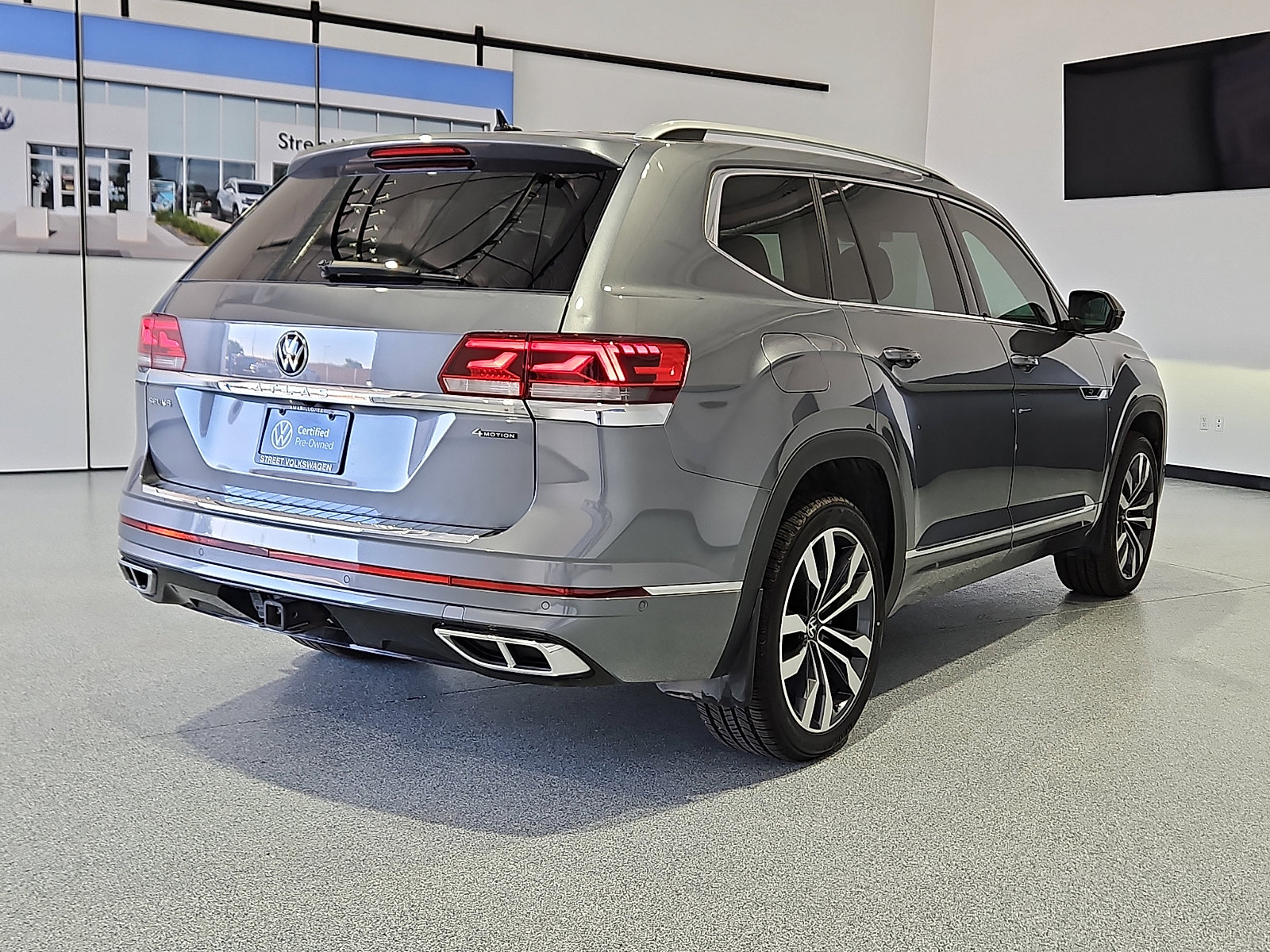 Certified 2023 Volkswagen Atlas SEL Premium AWD/4WD image 3