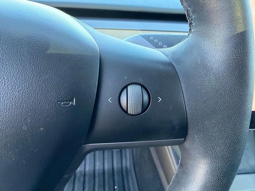 Used 2023 Tesla Model Y Long Range image 27