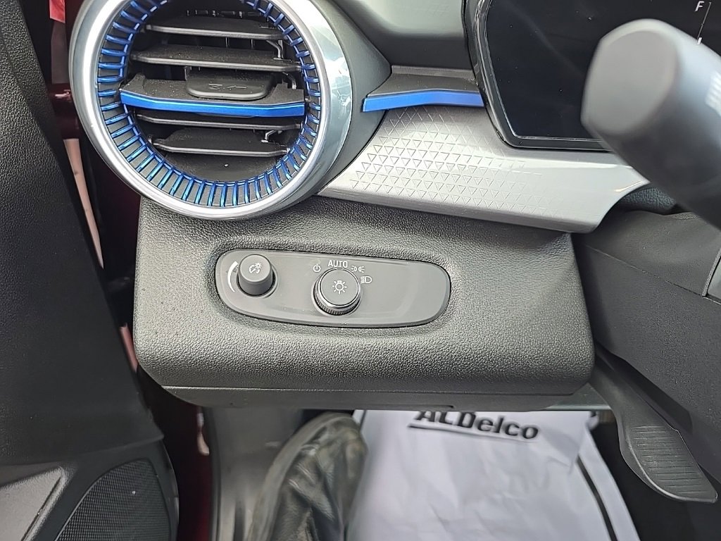 Used 2024 Chevrolet Trax LT w/ Driver Confidence Package image 17