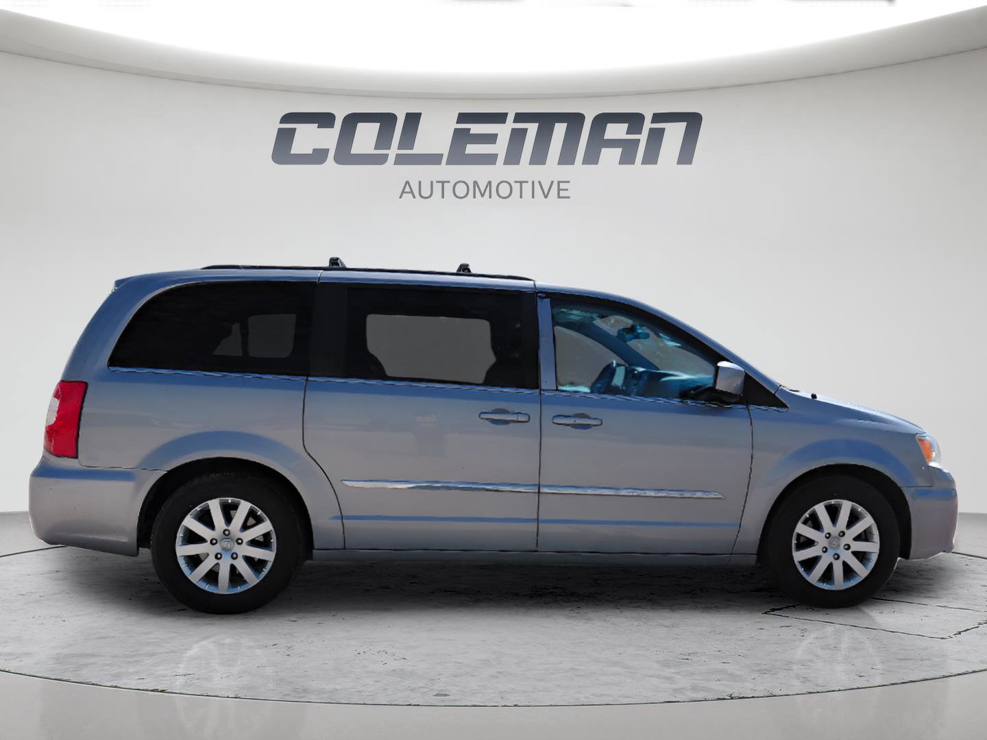 Used 2015 Chrysler Town & Country Touring FWD image 6
