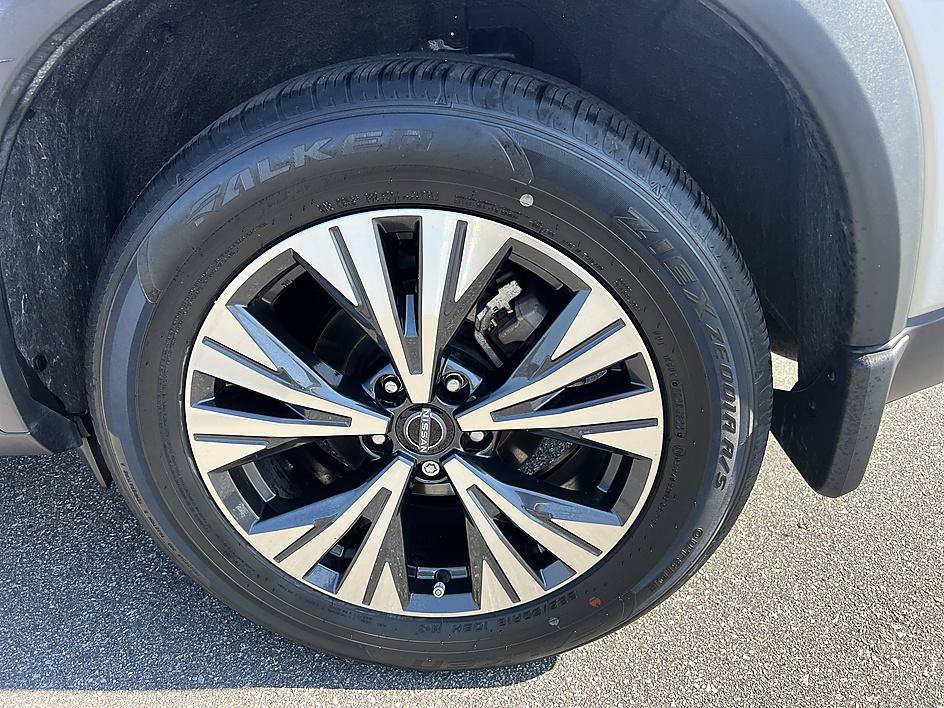 Certified 2023 Nissan Rogue SV w/ SV Premium B Package FWD image 10