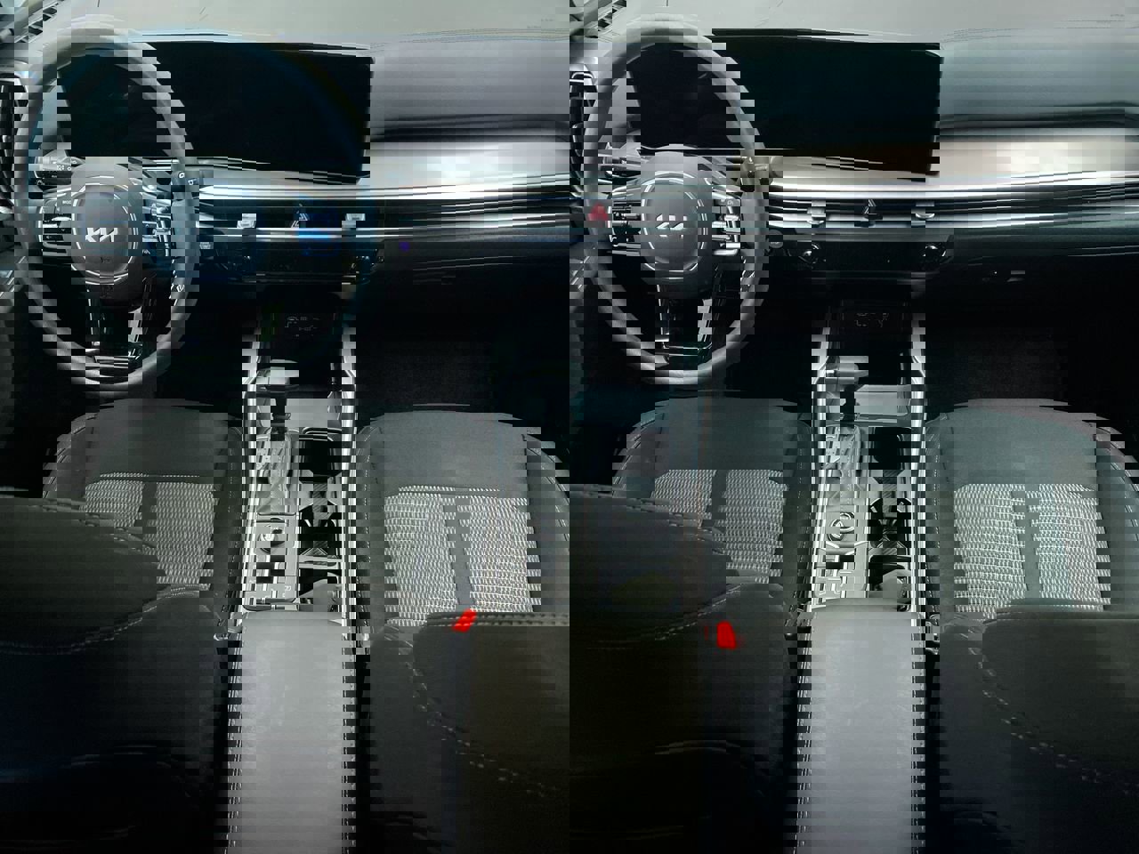 Certified 2025 Kia Sorento LX image 31