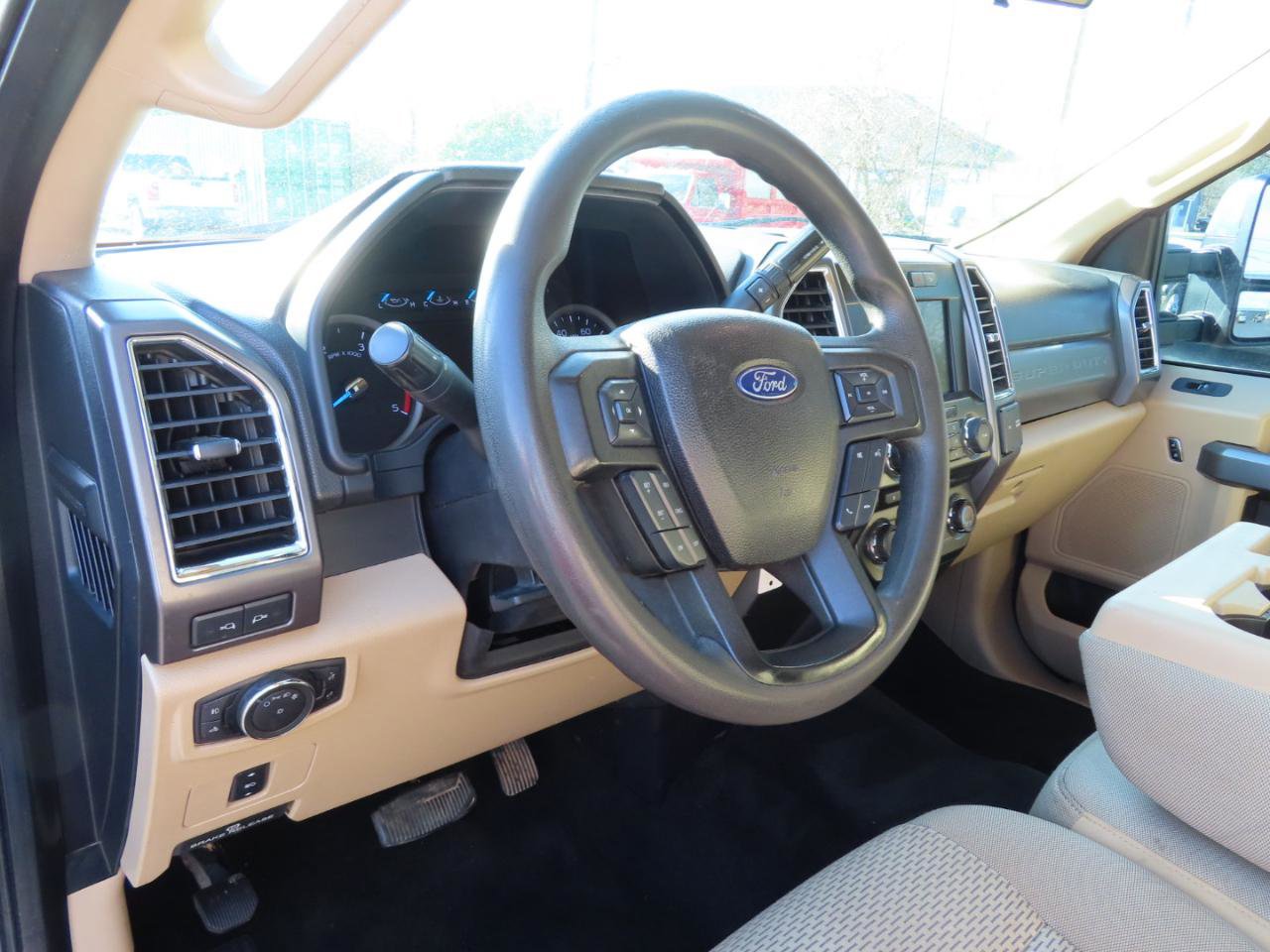 Used 2017 Ford F350 XLT w/ XLT Premium Package AWD/4WD image 31