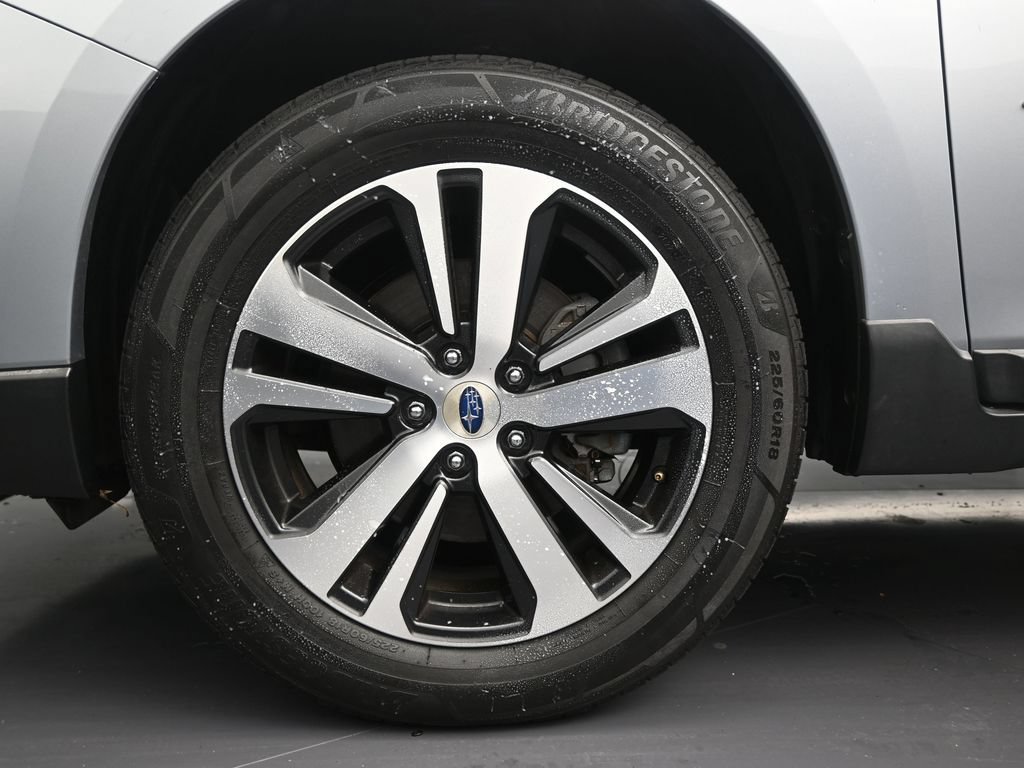 Used 2019 Subaru Outback 3.6R Limited AWD/4WD image 9