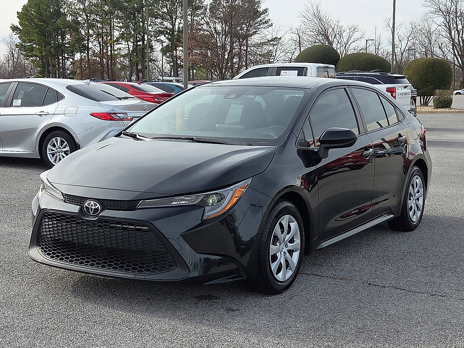 Used 2022 Toyota Corolla LE image 2