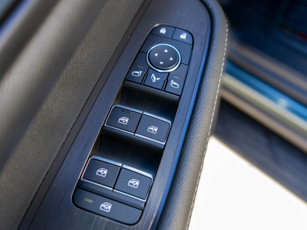 Used 2026 Nissan Armada SL w/ Captain's Chari Seat Package AWD/4WD image 18