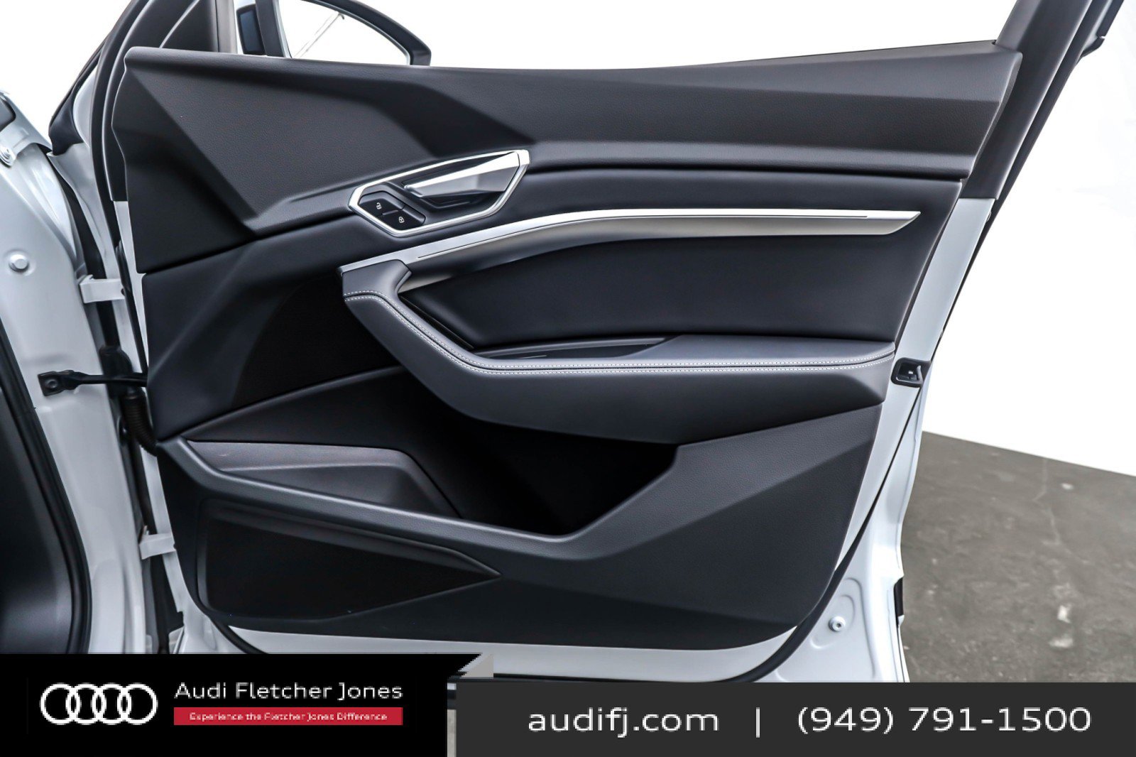 Used 2022 Audi e-tron Premium w/ Convenience Plus Package image 24